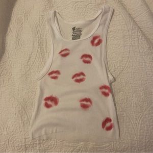 kiss mark tank top